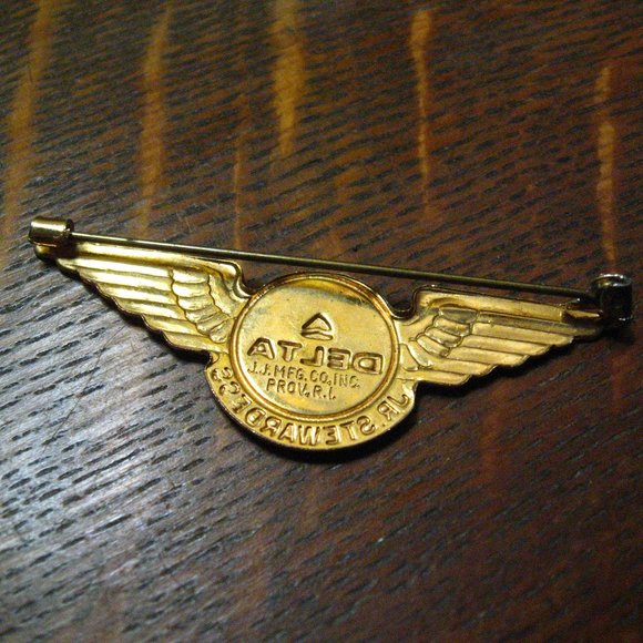 ✈️ Delta Airlines Vintage Junior Stewardess Wings - Picture 3 of 4